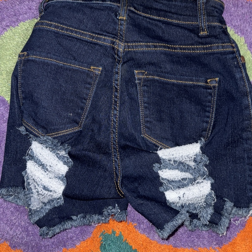 Distressed Bermuda shorts